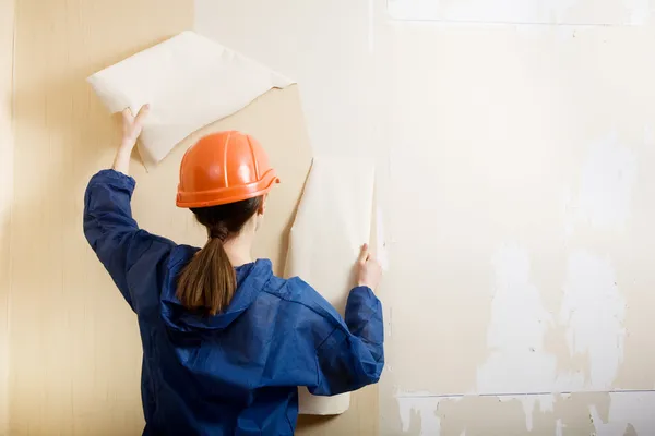 How to Strip Wallpaper for Paint